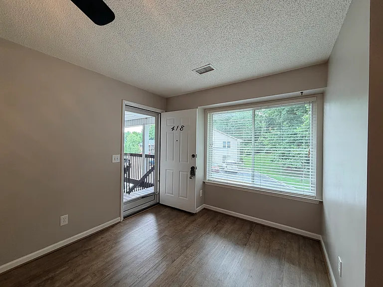 418 Westbrook Ct — Photo 17