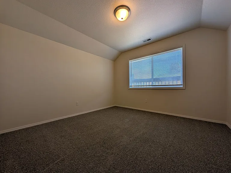 686 Oakdale Ave — Photo 17