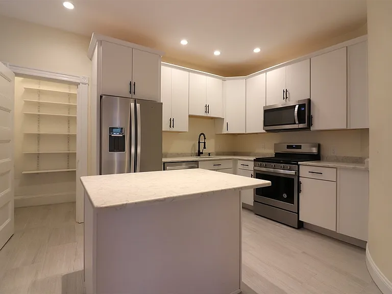 12 Park St — Photo 1
