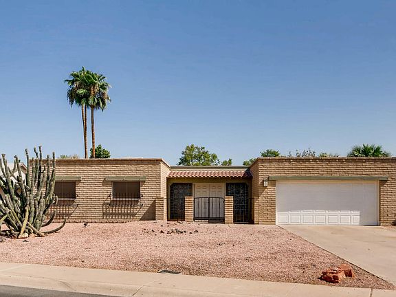 3rd image of 1418 E Hermosa Dr