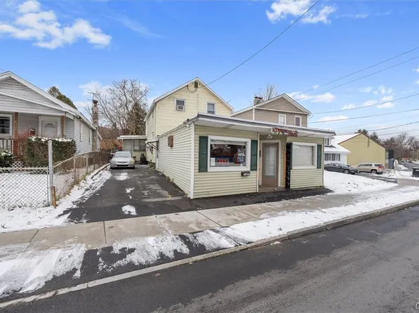 1516 Valley Dr, Syracuse, NY 13207