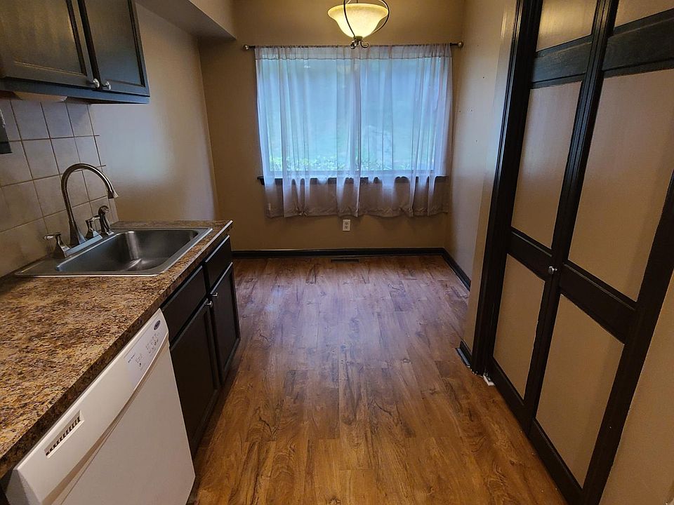 Eat in kitchen