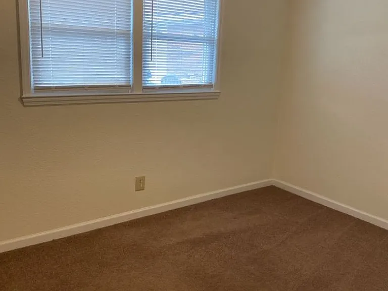 Skyline Apartments — Photo 39