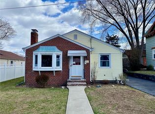 20 Magnolia St, Cranston, RI 02910
