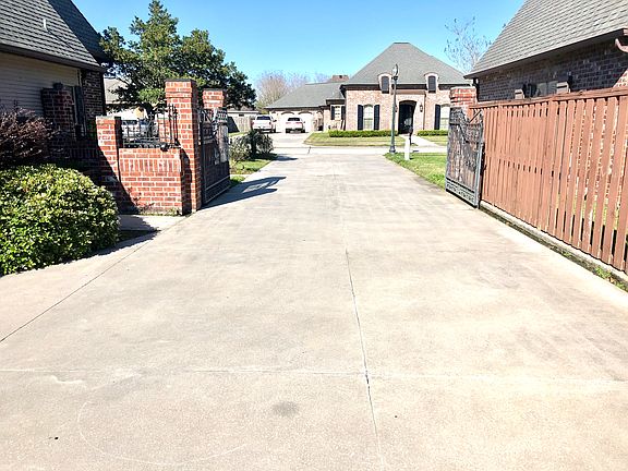 3rd image of 227 Riverwood Dr