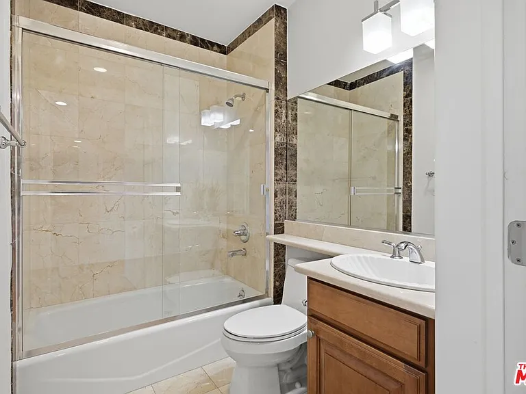 1838 Westholme Ave #203 — Photo 41