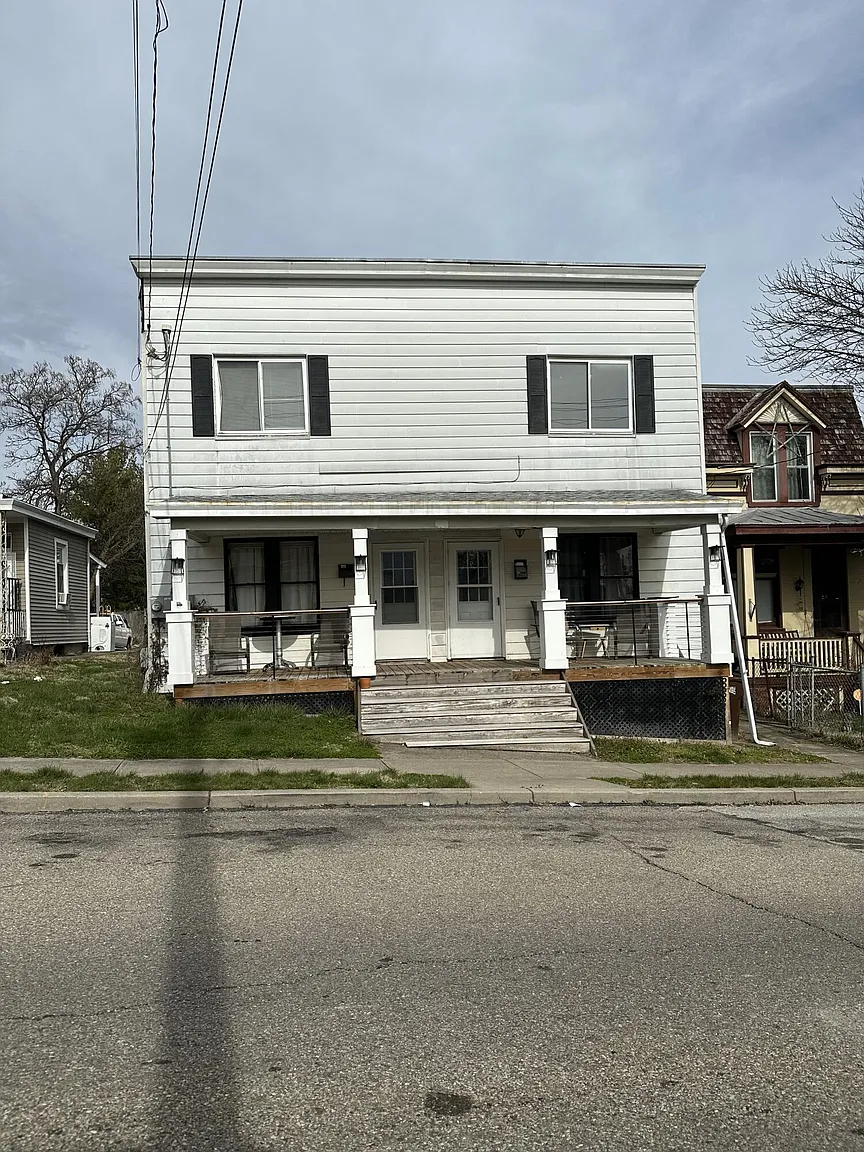 162 Main St photo 1