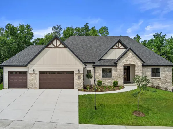 213 West Fairview DRIVE, Menomonee Falls, WI 53051