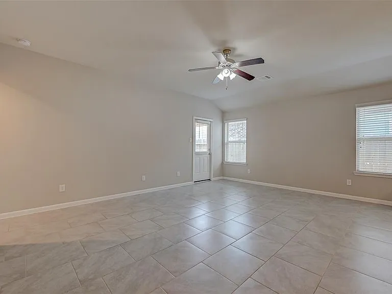 2206 Mirror Ridge Ct — Photo 10