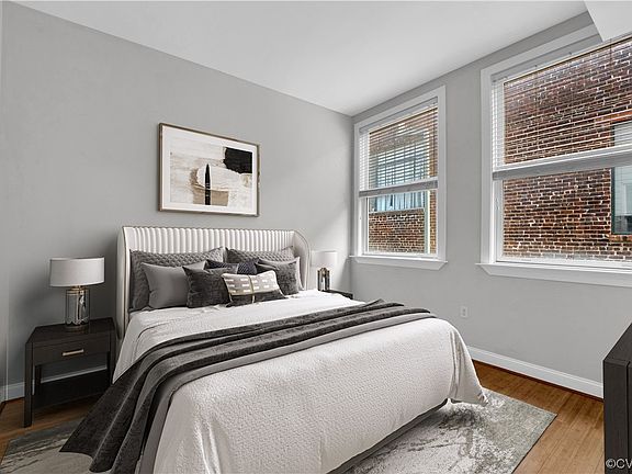 3rd image of 1414 W Marshall St #U407