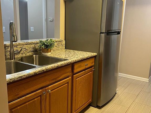 4th image of 300 W Fullerton Ave APT 214
