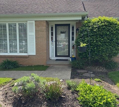 3rd image of 210 Westgate Dr