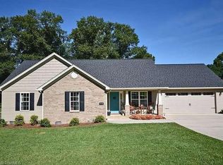 5648 Stoneman Pl, Pfafftown, NC 27040