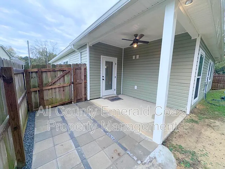282 Magnolia St — Photo 43
