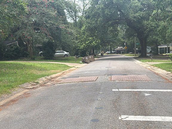 4th image of 4059 Wesley Ln N