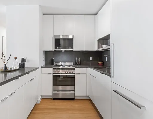 Rented by Greystar | media 17