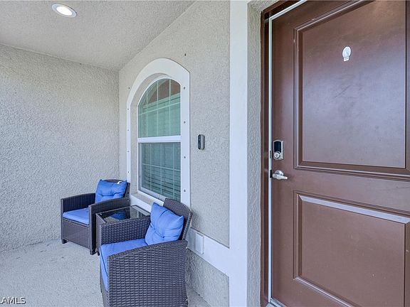 2nd image of 525 Kingsbury Ln
