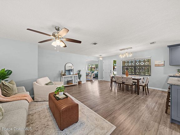 4th image of 1475 Holiday Blvd