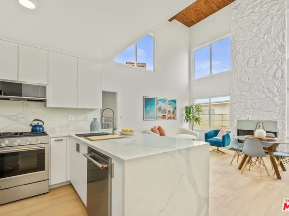 16 Quarterdeck St Unit 301, Marina Del Rey, CA 90292