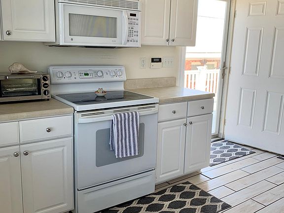 5th image of 822 W Ocean View Ave #B