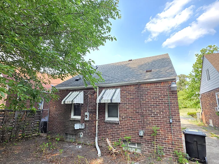 15841 Steel St — Photo 28