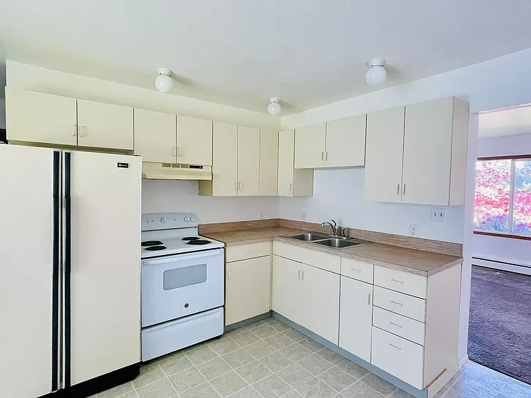 1113 Larch St — Photo 14