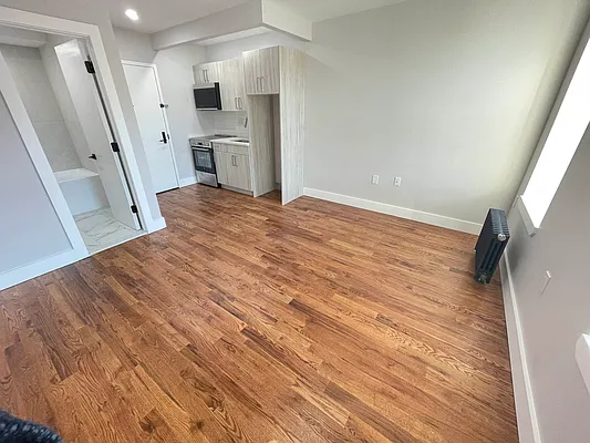 Rented by Tapiro Realty | media 18