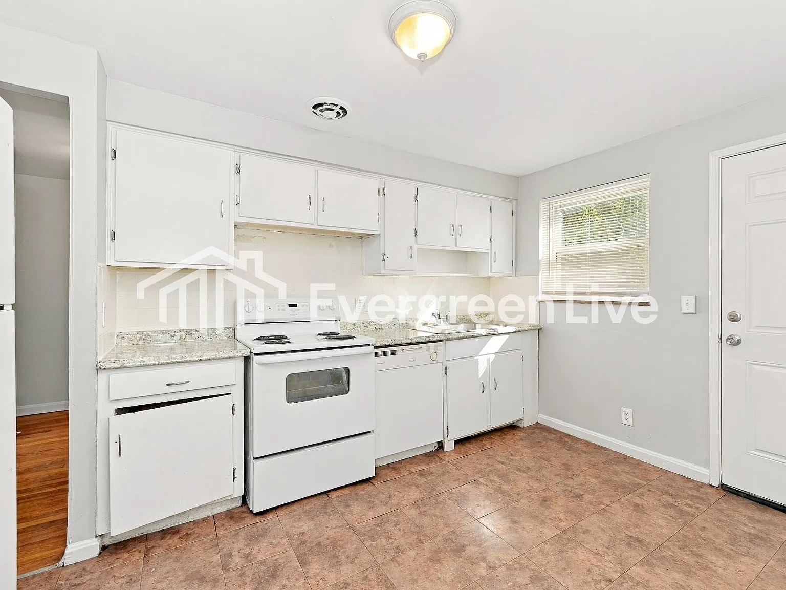 4 bed, 2.0 bath, 1598 sqft, $1,695 — Photo 4