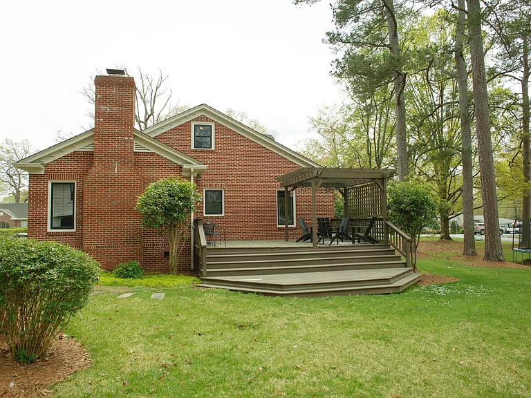 10 Robin St NW — Photo 37