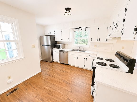 3rd image of 2312 Sierra Dr