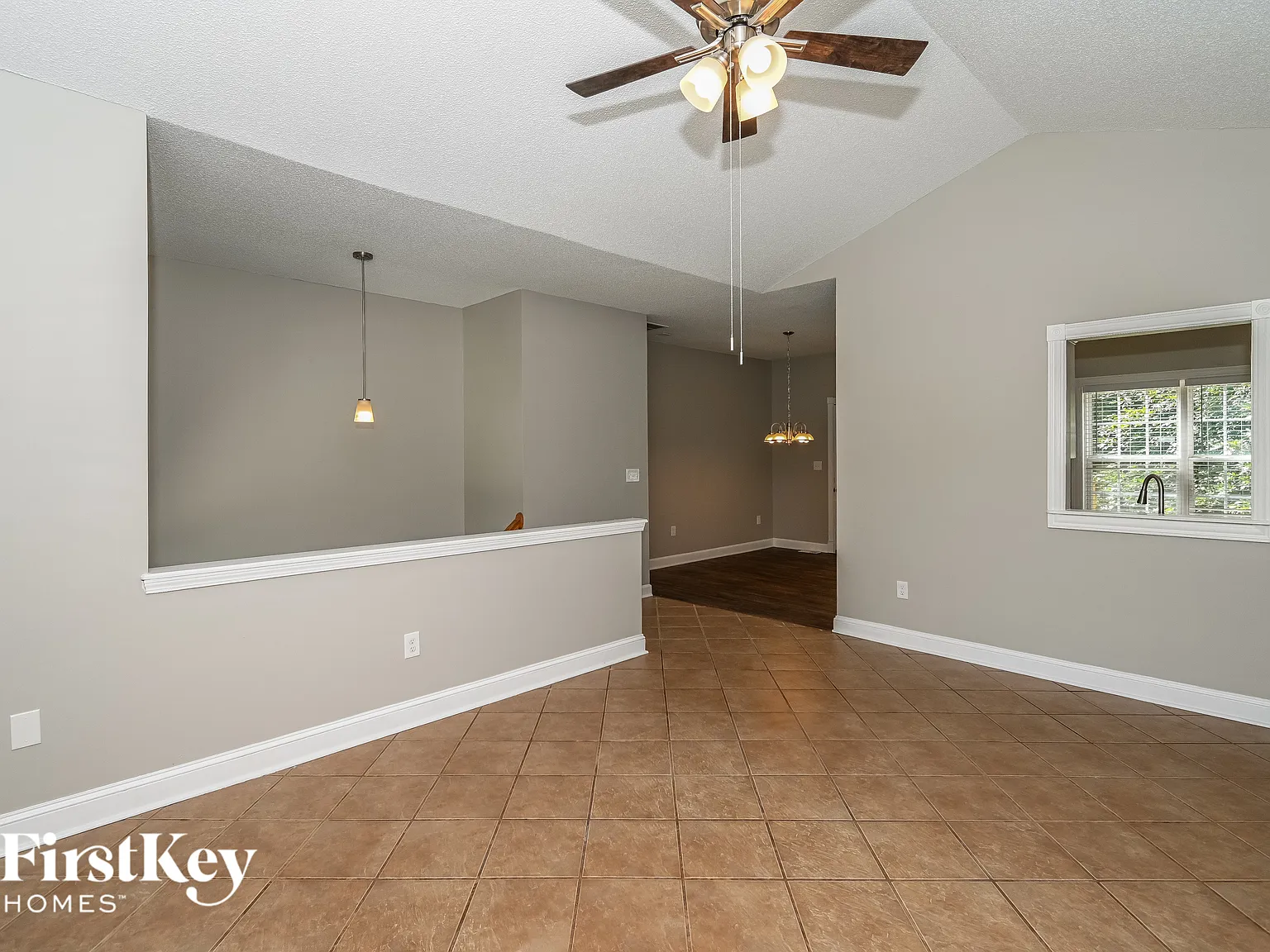 4 bed, 2.0 bath, 2200 sqft, $2,270 — Photo 3
