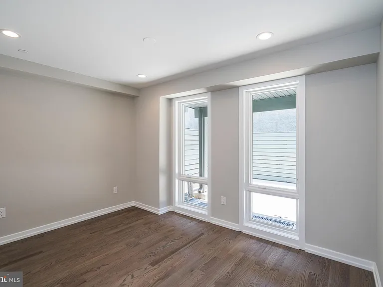 1434 Clymer St #1 — Photo 9