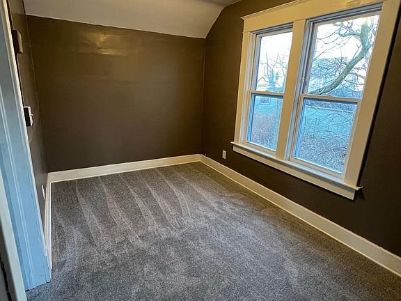 2nd image of 310 Okeefe Pl SW