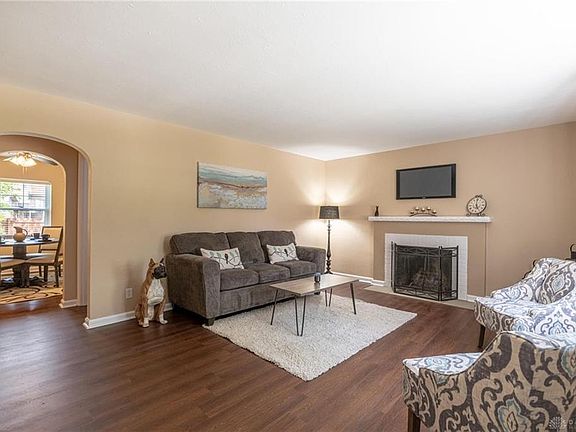 3rd image of 718 Broadmoor Dr