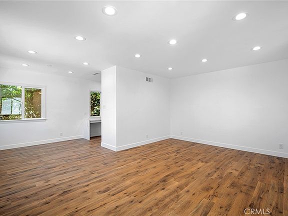 3rd image of 10404 Leolang Ave