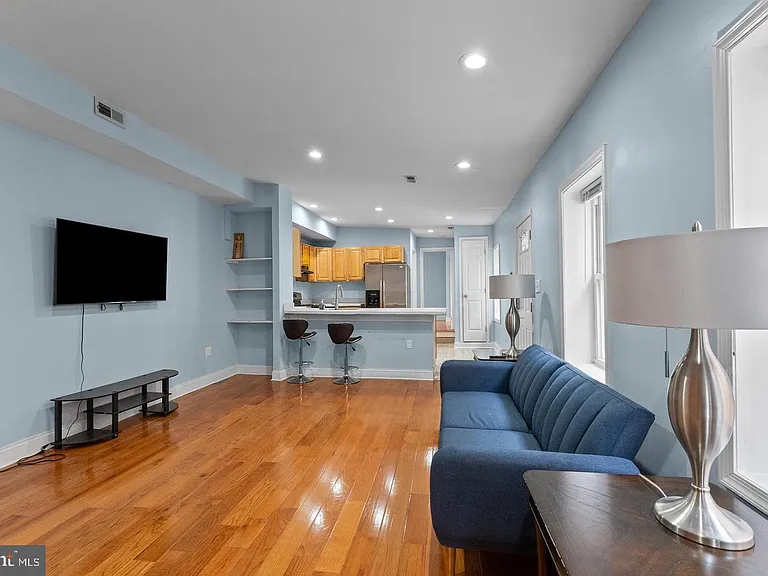 1818 E Pratt St #A — Photo 4