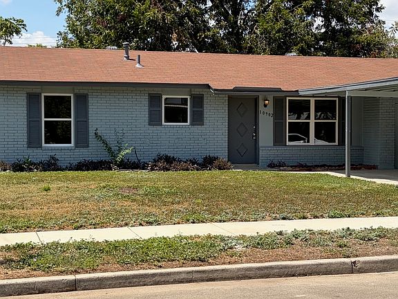 3rd image of 10902 Lazy Oaks Dr