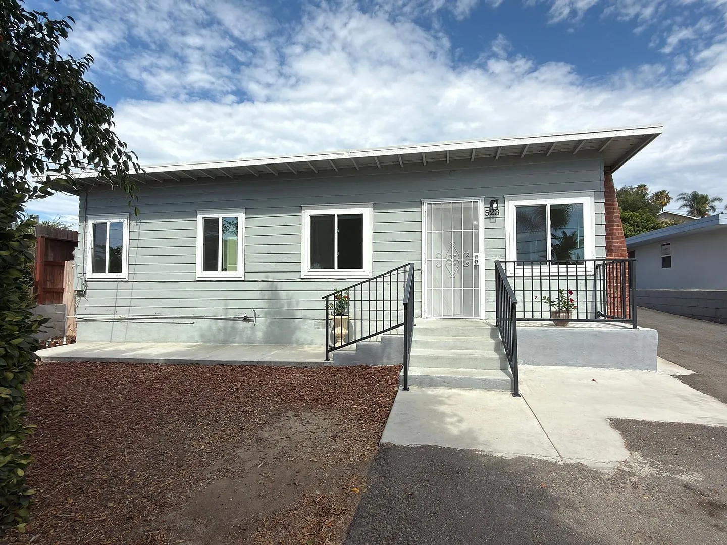 Price Improvement! Updated 3br Home W/ Fenced Yard Now $3,395 — Photo 4