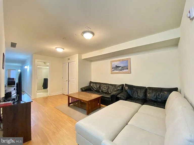 1622 W Jefferson St #1 — Photo 15
