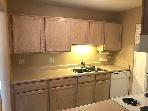 4th image of 960 N Lakeside Dr APT 1C