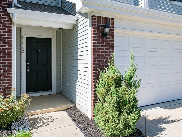 17162 Petersfield Ln — Photo 4