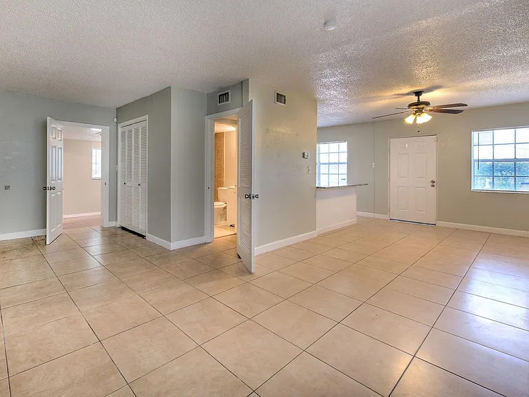 3514 Sarah St — Photo 5