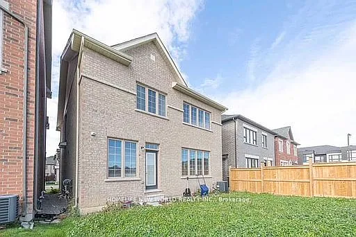 77 Brookfam St — Photo 38