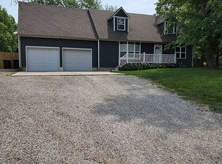 5330 NE Indian Creek Rd, Topeka, KS 66617