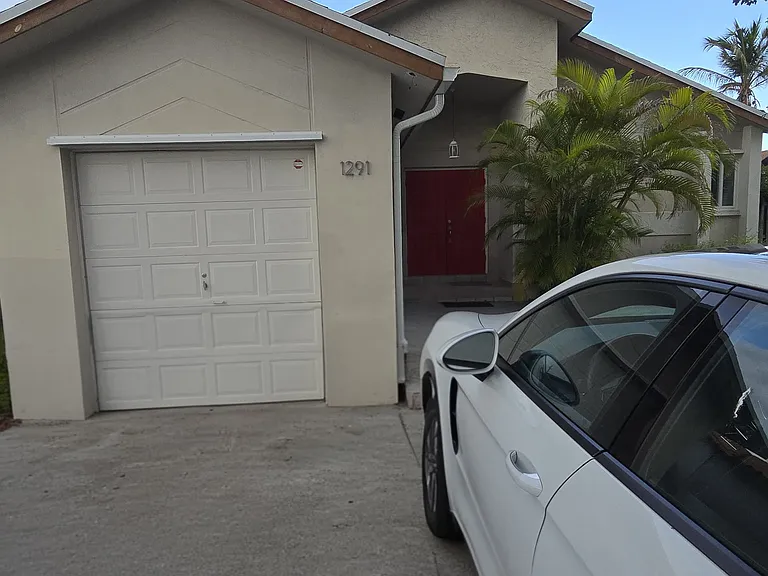 1291 SW 139th Pl — Photo 1