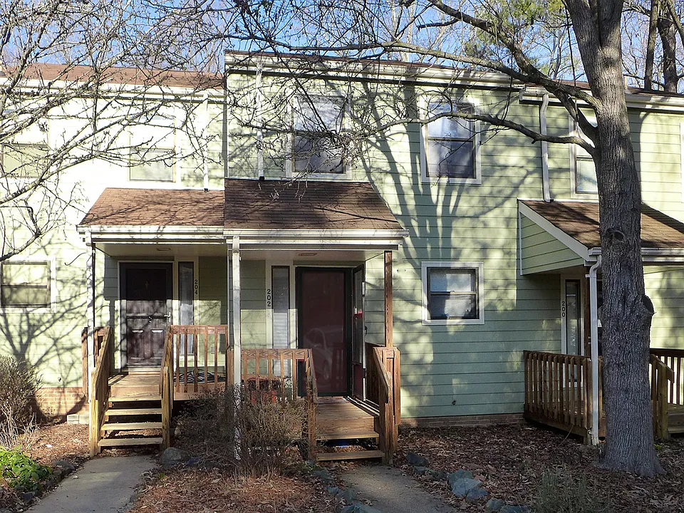 202 Cedarwood Ln