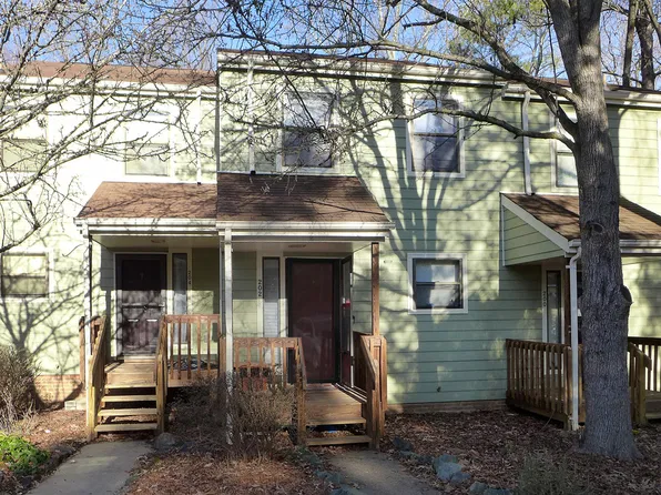 202 Cedarwood Ln, Carrboro, NC 27510