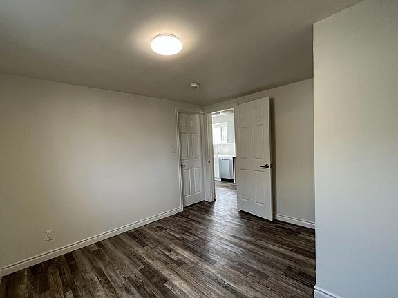 3rd image of 542 Charlotte St #M