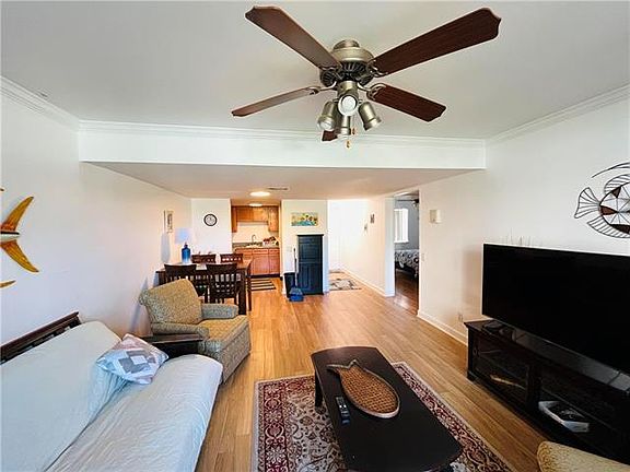 4th image of 1490 Harbor Dr Unit 113