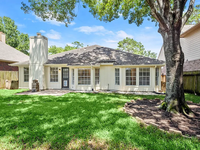 16014 Lakestone Dr — Photo 24